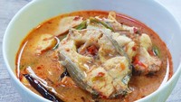 Resep pindang ikan ini pakai ikan tenggiri dan diberi tambahan jamur. Kuahnya pedas menyengat dan enak karena diberi potongan cabe segar dan cabe kering. Ini resepnya. Foto: detikfood