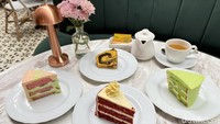 Pilihan rasa kue yang ditawarkan ada beragam. Varian populer seperti red velvet, Oreo, dan cheesecake ditawarkan. Selain itu, ada juga varian rasa dengan sentuhan Indonesia. Di antaranya kue es campur, es pisang ijo, klepon, dan lainnya. Foto: detikFood/Yenny Mustika Sari
