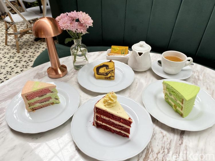 Nongkrong Cantik di Amy and Cake Sambil Menikmati Kue Es Campur yang Unik