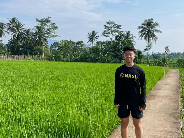 Collin Junus, siswa kelas dua belas di Jakarta Intercultural School, menerima medali emas di 5th International Blockchain Olympiad (IBCOL 2022)