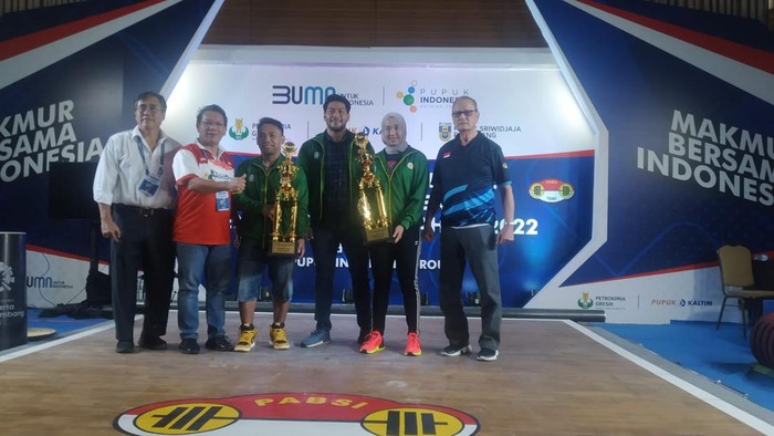 Eko Yuli Irawan-Luluk Diana rajai Kejurnas Angkat Besi 2022, Jumat (28/10/2022), Sentul, Bogor, Jawa Barat