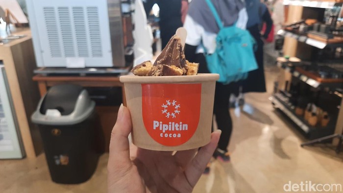 Es krim cokelat Pipiltin di Mbloc Market.