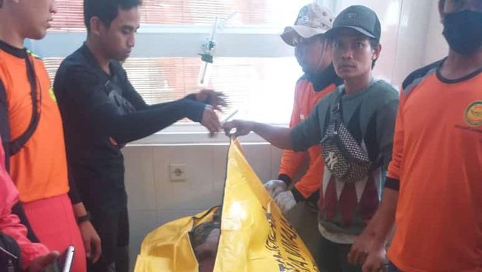 Evakuasi jenazah bocah di Jember yang tewas tenggelam