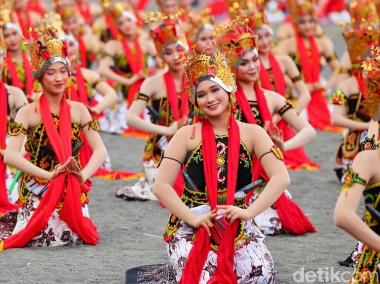 Tari Kolosal Gandrung Sewu Banyuwangi 2022