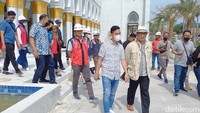 Gubernur Jawa Barat Ridwan Kamil juga sempat bertemu Gibran di Solo. Gibran berkonsultasi dengan Ridwan Kamil terkait pembangunan di Solo. (Agil Trisetiawan Putra/detikJateng)