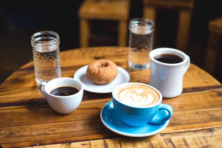 https://perfectdailygrind.com/2018/11/how-your-coffee-cup-makes-your-coffee-taste-better-or-worse/