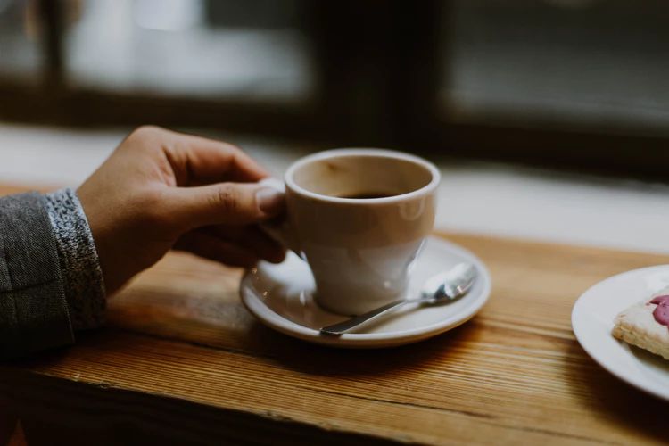 https://perfectdailygrind.com/2018/11/how-your-coffee-cup-makes-your-coffee-taste-better-or-worse/