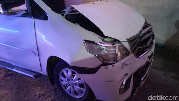 Kecelakaan beruntun empat mobil dan satu motor di Jalan Solo-Jogja, depan SPBU Tempel, Kecamatan Gatak, Kabupaten Sukoharjo, Sabtu (29/10/2022) sekira pukul 18.15 WIB.