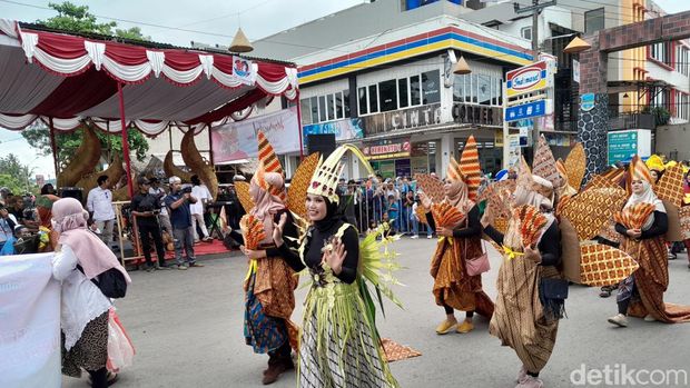 Kemeriahan di Karnaval Budaya Milangkala Pangandaran ke-10