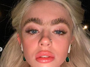 Punya Alis Tebal dan Nyambung, Model Ini Diolok-olok Netizen Mirip Monyet