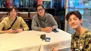 Kompaknya Kenzy dan Andre Taulany Saat Nongkrong di Kafe