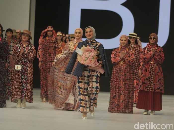 Koleksi Benang jarum di Jfw 2023
