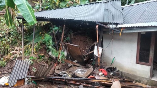 Kondisi rumah warga rusak akibat bencana alam di Kabupaten Karangasem, Bali, beberapa hari lalu.