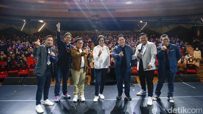 Lihat Gaya Sri Mulyani Hingga Erick Thohir saat Foto Bersama Menkeu Sri Mulyani, Menteri BUMN Erick Thohir, Menkes Budi Gunadi Sadikin dan Wakil Ketua DPR RI Muhaimin Iskandar berfoto bersama. Lihat nih gaya mereka.