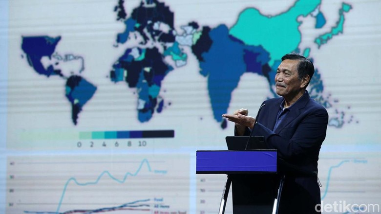 Luhut Bicara Perang Rusia-Ukraina Hingga Ekonomi di #DemiIndonesia Gerakan #DemiIndonesia yang diinisiasi detikcom tengah berlangsung di Ciputra Artpreneur, Kuningan, Jakarta Selatan. Luhut Binsar Pandjaitan hadir sebagai pembicara.