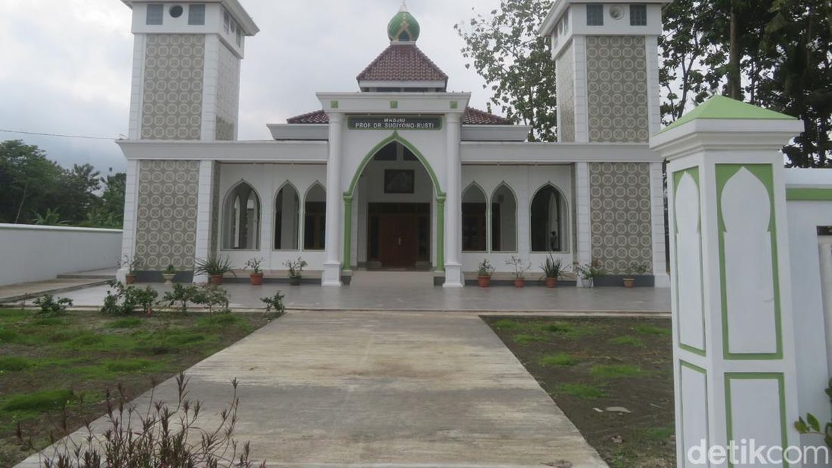 Yalangoch rus keksa ayollarning fotosuratlari