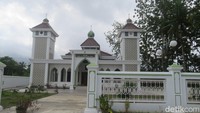 Waktu itu saya diundang di rumah beliau tahun 2019. Beliau minta untuk mengundang warga dan perangkat desa, terus menceritakan niatnya Saya mau membuat masjid di sini kira-kira masyarakat seperti apa? tentu kami menyambut baik, ujarnya. Foto: Vandi Romadhon/detikJateng