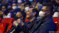 Luhut B Pandjaitan bicara menjadi pemimpin dan kampanye. Luhut menyindir pihak yang sibuk kampanye namun menimbulkan keributan di mana-mana.