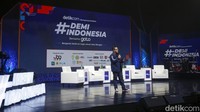Pemred detikcom Alfito Deannova mengawali diskusi Ciputra Artpreneur, Kuningan, Jakarta Selatan (Jaksel), dengan memangil para nara sumber ke atas panggung.