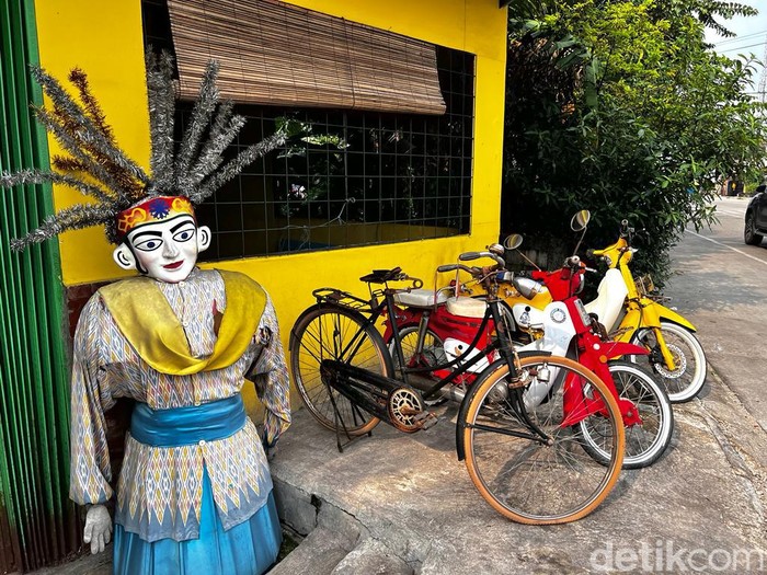 Pedas Segar! Pecak Ikan Nila di Warung Betawi Pengkolan Bekasi Pedas Segar! Pecak Ikan Nila di Warung Betawi Pengkolan Bekasi