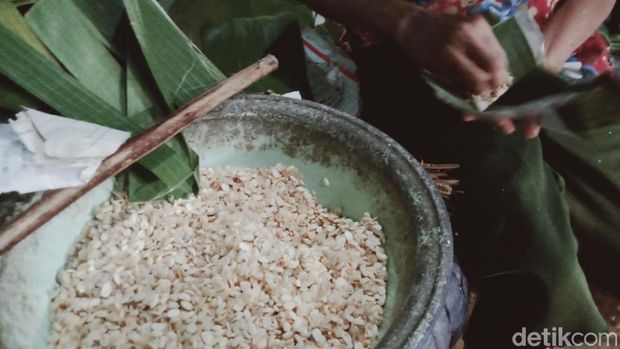 Pembuatan tempe di Kecamatan Pedan, Klaten.