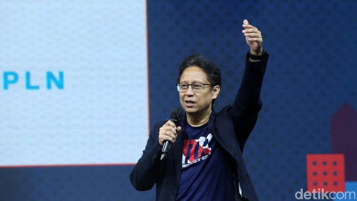 Pesan Menkes : Jangan Hanya Mencari Uang, Pentingkan Kesehatan Juga Menteri Kesehatan Budi Gunadi Sadikin menghadiri acara gerakan #DemiIndonesia di Jakarta, Sabtu (29/10/2022). Menkes minta warga mementingkan kesehatan.