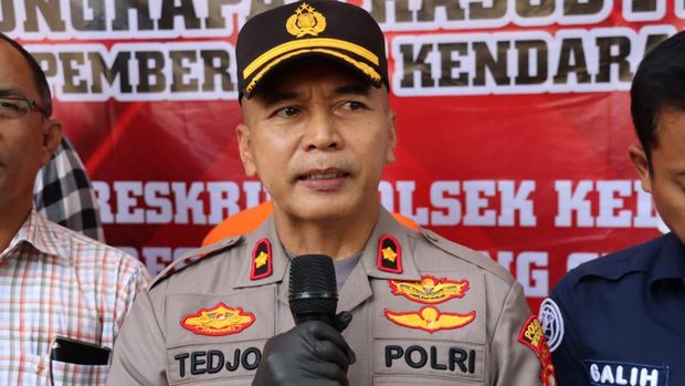 Polsek Kelapa Dua menangkap pencuri motor yang beraksi di pagi buta. Kapolsek Kelapa Dua Kompol Tedjo Asmoro mengatakan pelaku tertangkap usai aksinya dipergoki warga.