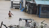Badai ini menyebabkan 45 warga tewas.