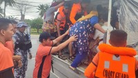 Ribuan orang dievakuasi.