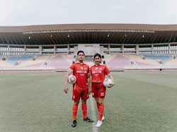 Dalam foto tersebut, keduanya berpose di Stadion Manahan Solo. Foto: Instagram: @kaesangp