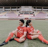 Dugaan itu semakin kuat karena Kaesang meninggalkan komentar soal nomor punggung di postingan kekasihnya, “Untung nomernya 10.12, kalo 12.12 dikira Harbolnas.” Foto: dok. Instagram @erinagudono