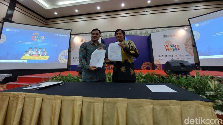 PT Asuransi Umum Mega (Mega Insurance) Unit Syariah bekerjasama dengan Asosiasi Travel Halal Indonesia (ATHIN) dan Halal Trip Konsorsium (HTK) untuk memasarkan produk asuransi perjalanan syariah bagi wisatawan yang melakukan perjalanan wisata, Sabtu (29/10/2022).