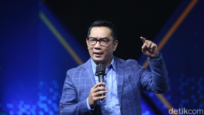 Ridwan Kamil #KamiLelahBertengkar Demi Indonesia Gubernur Jawa Barat Ridwan Kamil menjadi salah satu pembicara di acara #DemiIndonesia di Jakarta, Sabtu (29/10/2022). RK minta kebiasaan buruk harus dikurangi.