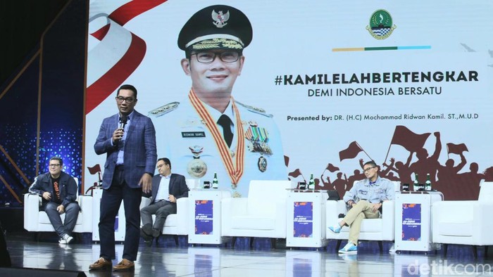 Ridwan Kamil #KamiLelahBertengkar Demi Indonesia Gubernur Jawa Barat Ridwan Kamil menjadi salah satu pembicara di acara #DemiIndonesia di Jakarta, Sabtu (29/10/2022). RK minta kebiasaan buruk harus dikurangi.