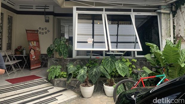 Rumah berarsitektur Belanda di Bandung yang kini jadi kedai es krim viral.