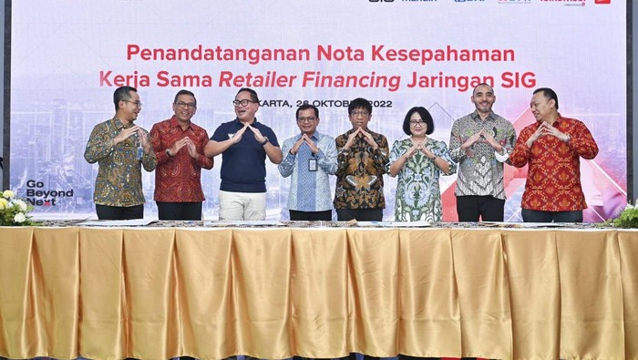 Semen Indonesia Sinergi dengan Korporasi Ternama PT Semen Indonesia (persero) TBK, atau SIG menggandeng korporasi ternama. Yakni, Bank Mandiri, BRI, Bank BNI, PT Telkomsel, dan PT Fintek Karya Nusantara (LinkAja).