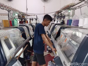 Kala Mesin Digital Menggeser Perajut di Kampung Rajut Binong Jati