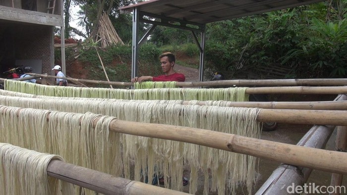 Serat nanas jadi bahan tekstil.