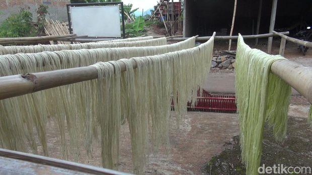 Serat nanas jadi bahan tekstil.
