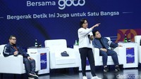 #DemiIndonesia adalah gerakan yang diinisiasi oleh detikcom dengan tujuan untuk mengajak anak bangsa untuk mengesampingkan perbedaan demi mempererat persatuan bangsa. #DemiIndonesia mengajak anak muda Indonesia untuk terus menyuarakan semangat persatuan dari Sumpah Pemuda.