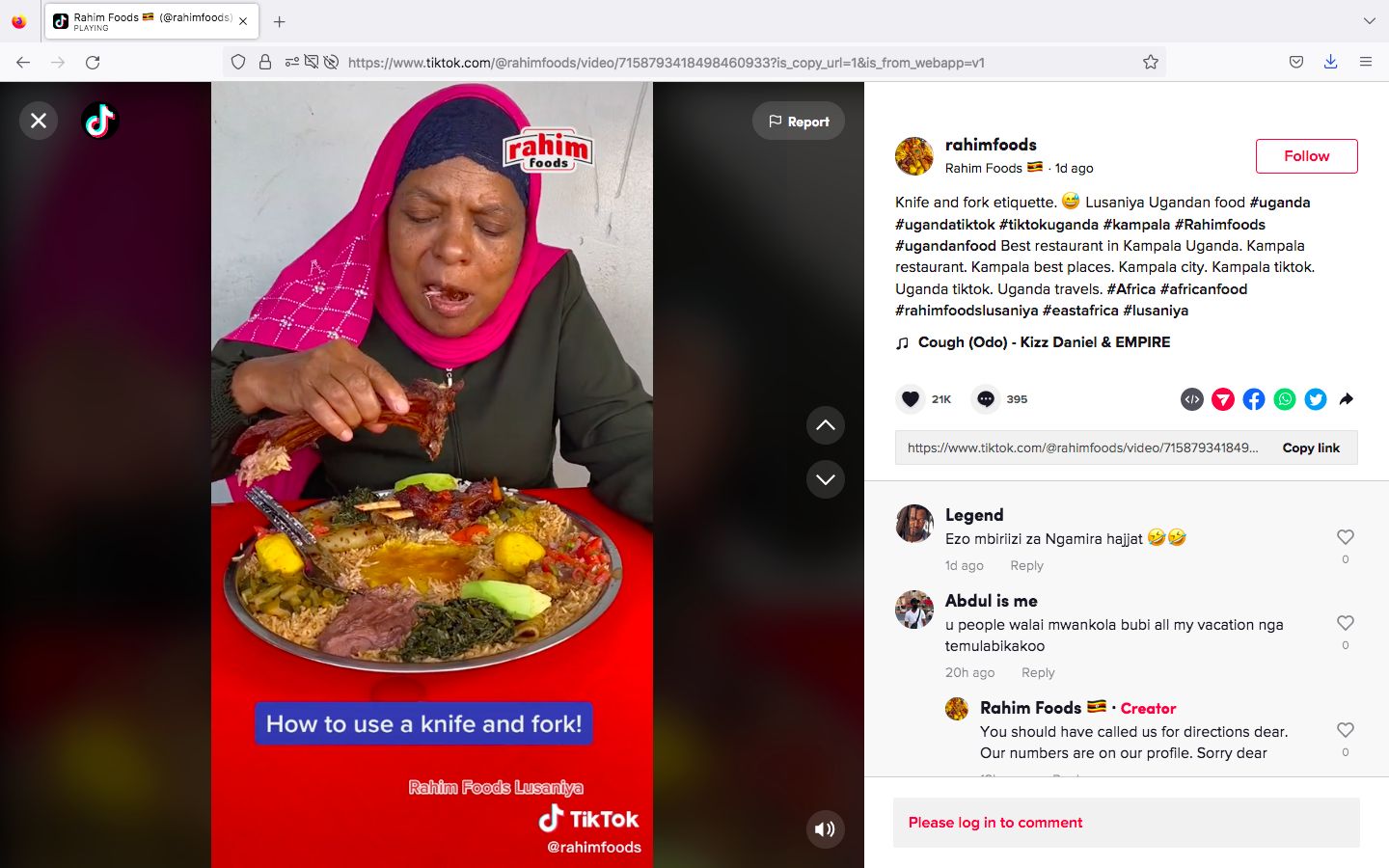 Tak Biasa Makan Pakai Pisau Garpu, Wanita Ini Makan Pakai Tangan di Restoran