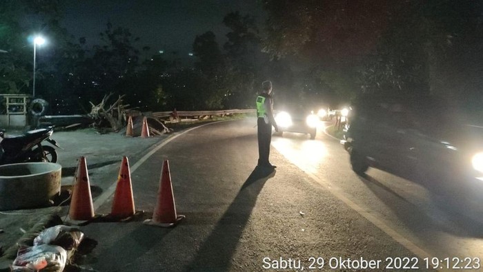 Tanah longsor di Jalan Jogja-Wonosari, Kapanewon Piyungan, Kabupaten Bantul, DIY, Sabtu (29/10/2022).