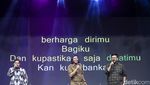 Trio GJLS Pandu Pengunjung #DemiIndonesia Karaoke Bersama