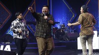 Begini aksi trio standup comedy GJLS menghibur penonton #DemiIndonesia.