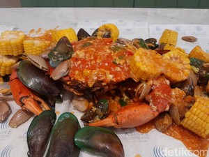 Sedapnya Kepiting Bakau dengan 4 Sambal Istimewa di Pangandaran