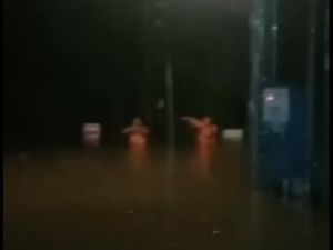 Banjir Rendam Jalan Karya Bakti Medan Johor