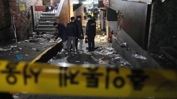 Pesta Halloween yang awalnya semarak berubah menjadi tragedi di Korea Selatan. Lokasi pesta itu berada di gang sempit di Itaewon.