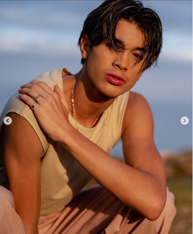 Eddy Meijer juga sempat tampil menjadi salah satu model di Indonesia Fashion Week 2022. Penampilan Eddy itu sempat menghebohkan netizen. Foto: Instagram/@eddy_mm