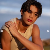 Eddy Meijer juga sempat tampil menjadi salah satu model di Indonesia Fashion Week 2022. Penampilan Eddy itu sempat menghebohkan netizen. Foto: Instagram/@eddy_mm