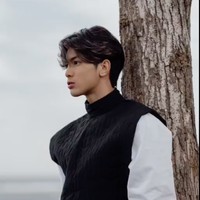 Eddy sendiri memiliki tinggi badan 185 cm. Postur tubuhnya memang benar-benar mendukung kariernya sebagai model. Bagaimana menurutmu penampilan Eddy? Foto: Instagram/@eddy_mm